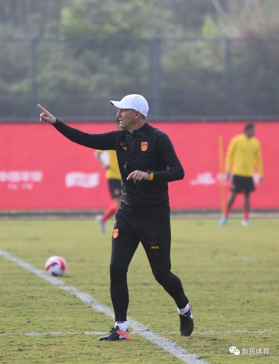 明日独行侠战爵士欧文&小哈达威&格威出战成疑明日NBA常规赛，独行侠主场迎战爵士。